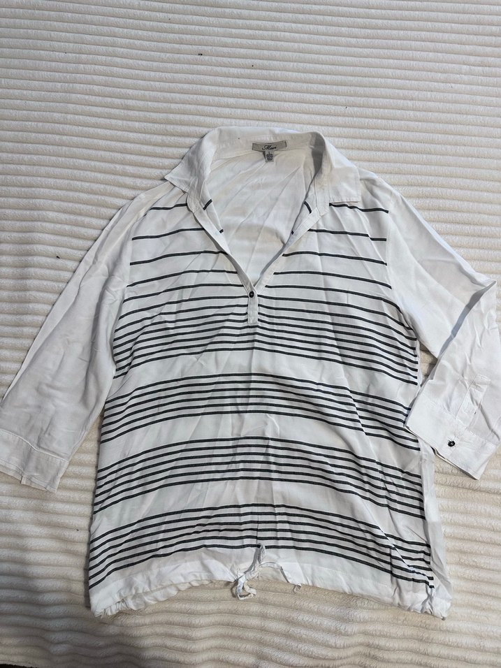 Mavi Marka V Yakalı Beyaz Gri Çizgili Pamuk Gömlek - Görsel 3