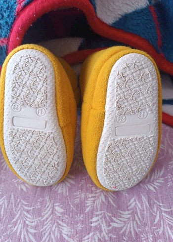 Sarı renktedir. Polyester kumaş. Kışlık. ev botu sıcak tutar - Görsel 5