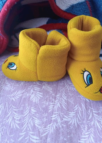 Sarı renktedir. Polyester kumaş. Kışlık. ev botu sıcak tutar - Görsel 2