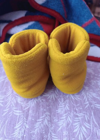 Sarı renktedir. Polyester kumaş. Kışlık. ev botu sıcak tutar - Görsel 4