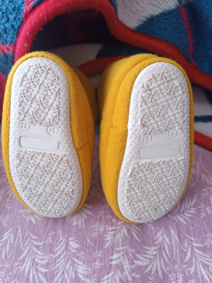 Sarı renktedir. Polyester kumaş. Kışlık. ev botu sıcak tutar - Görsel 5