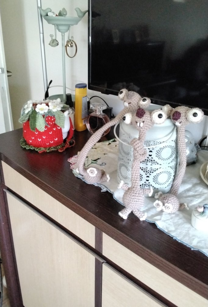 Gri El Örgüsü Peluş Oyuncak ve demlik şapkası - Görsel 5