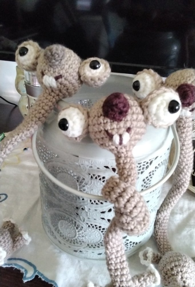 Gri El Örgüsü Peluş Oyuncak ve demlik şapkası - Görsel 4