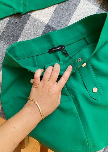 Trendyol & Milla Düğmeli Koyu Yeşil Mini Blazer etek takımı