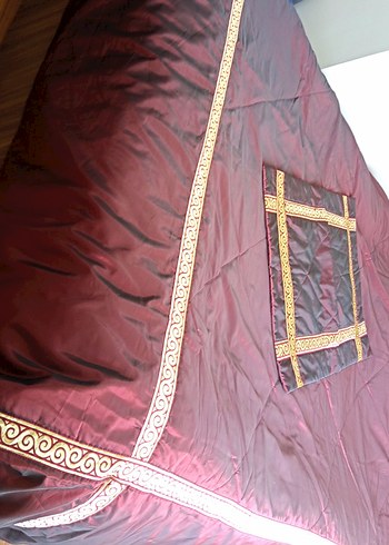 Bordo İşlemeli Parlak Yatak Örtüsü - Görsel 6