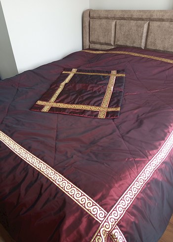 Bordo İşlemeli Parlak Yatak Örtüsü - Görsel 2