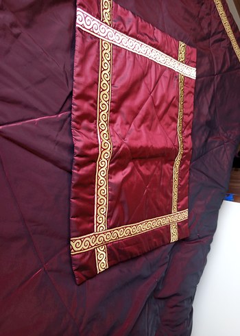 Bordo İşlemeli Parlak Yatak Örtüsü - Görsel 10