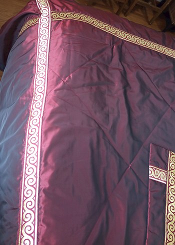 Bordo İşlemeli Parlak Yatak Örtüsü - Görsel 7