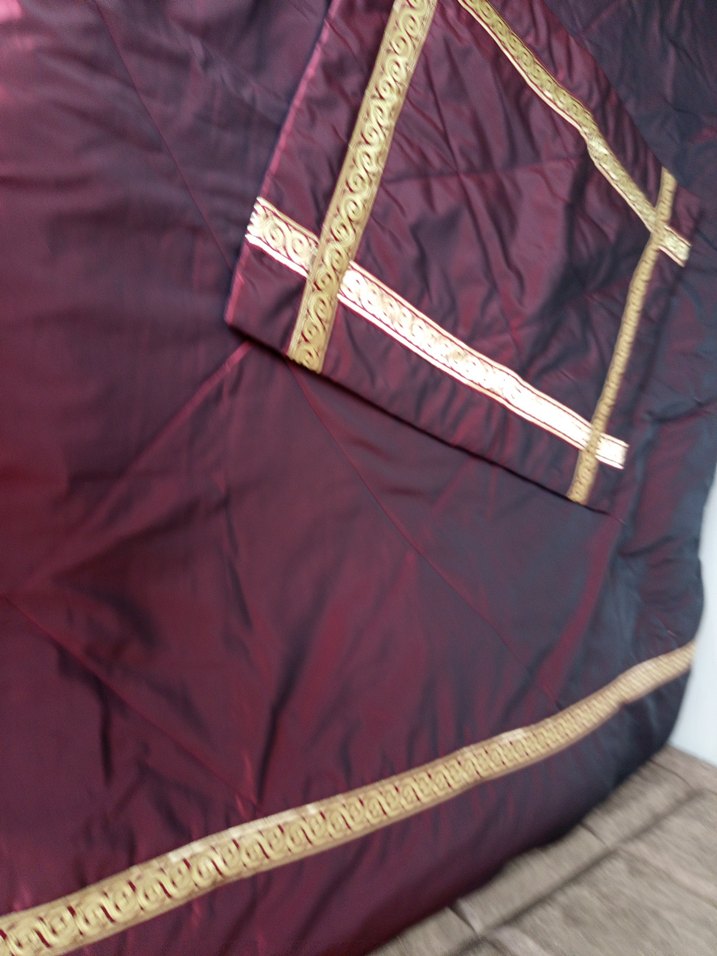 Bordo İşlemeli Parlak Yatak Örtüsü - Görsel 5