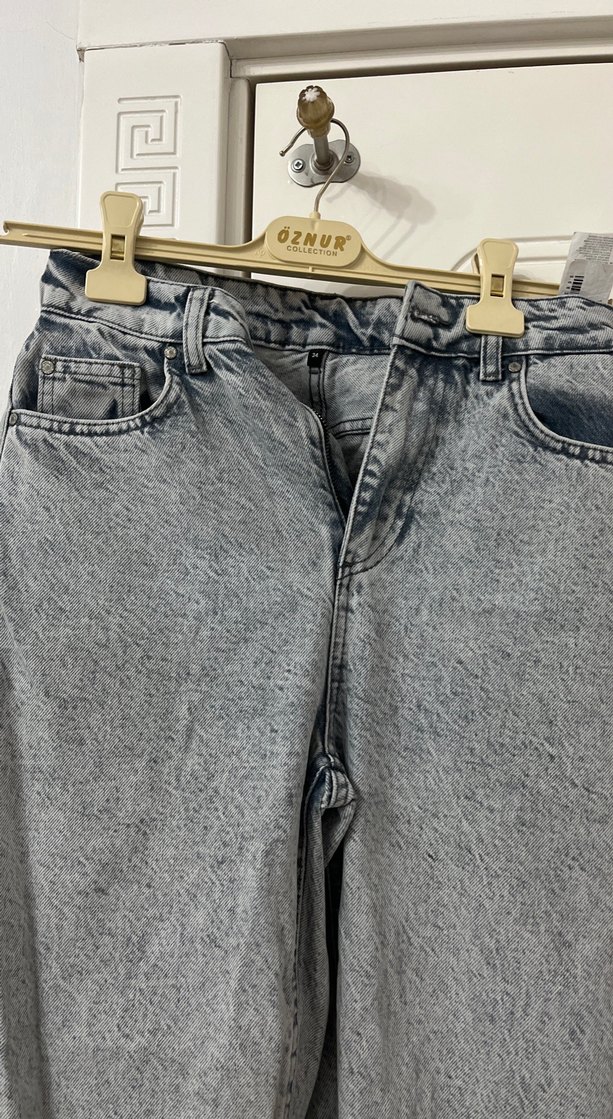 Gri Bağlama Desenli Salaş Kadın Kot Pantolon - Görsel 2