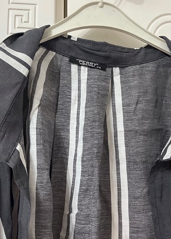 Gri Çizgili Düğmeli Kadın Keten Gömlek - Görsel 2