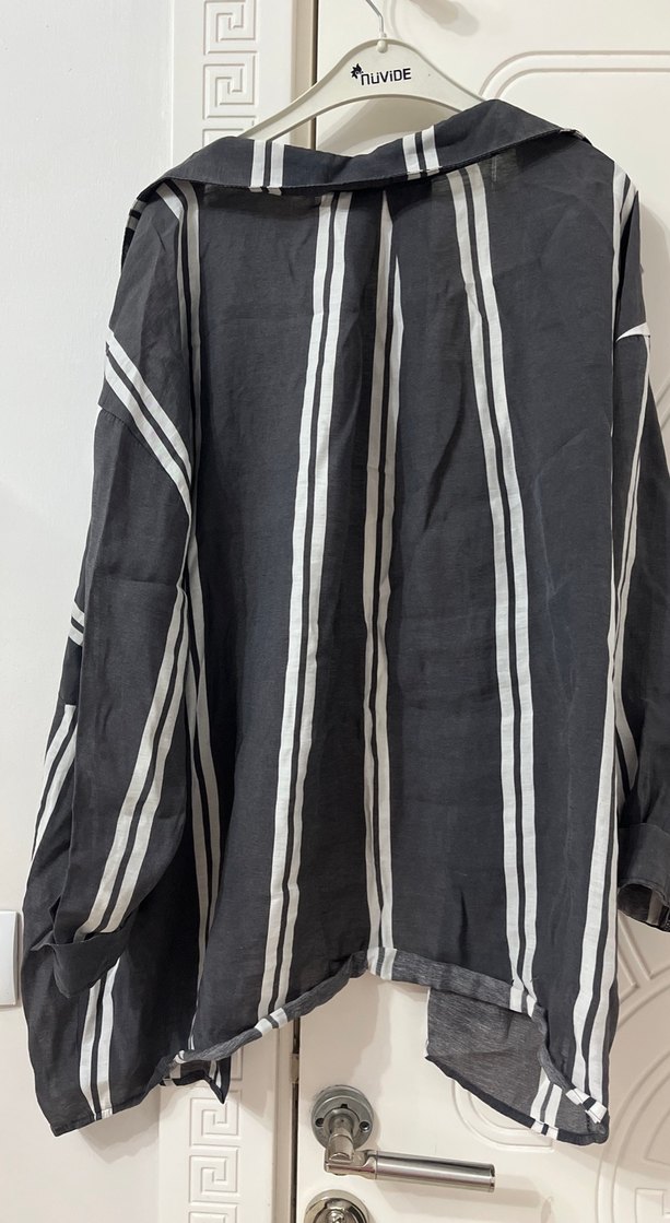 Gri Çizgili Düğmeli Kadın Keten Gömlek - Görsel 3