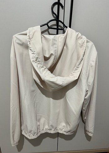 Kadın Beyaz Midi Uzunlukta Fermuarlı Ceket/Rüzgarlık - Görsel 2