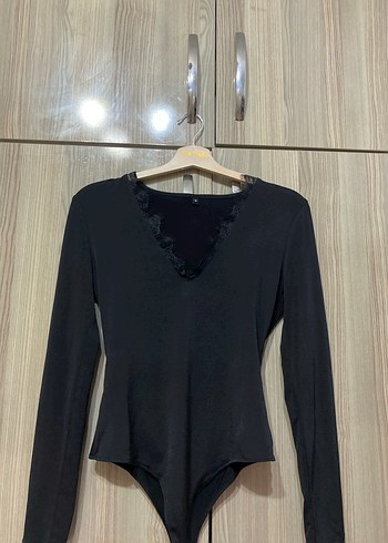 Dantel Detaylı Çıtçıtlı Siyah V Yaka Kadın Bluz
