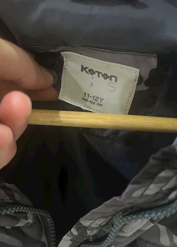 Erkek Çocuk Kamuflaj Desenli Kapüşonlu Yelek - Görsel 3