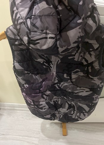 Erkek Çocuk Kamuflaj Desenli Kapüşonlu Yelek - Görsel 4