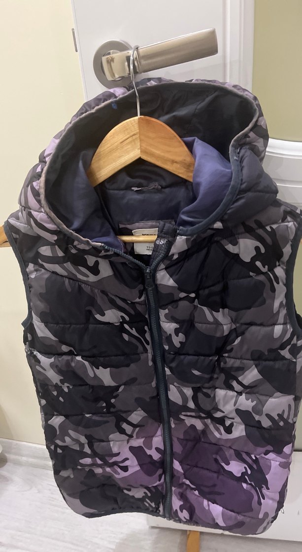 Erkek Çocuk Kamuflaj Desenli Kapüşonlu Yelek - Görsel 2