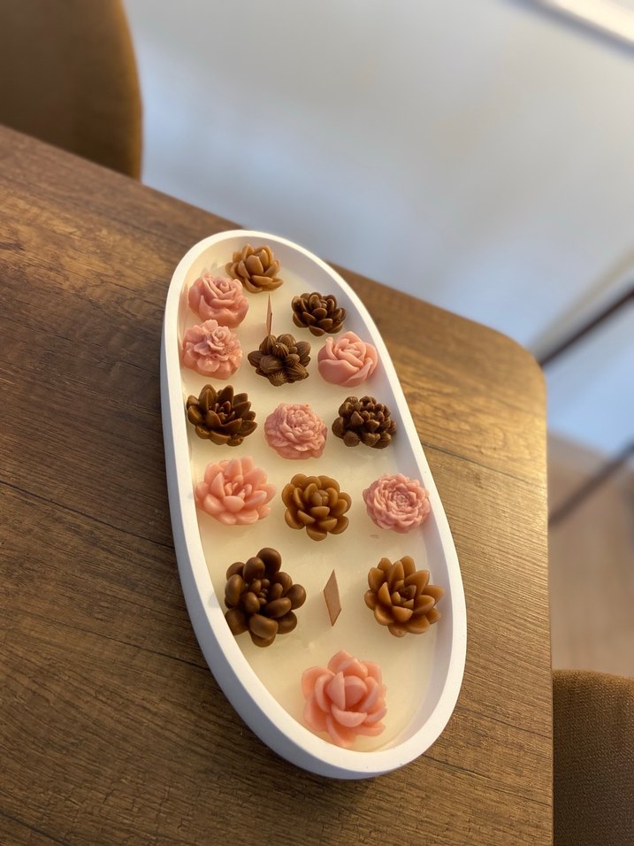 Pastel Renkli Çiçek Mum Seti ve Beyaz Tutucu - Görsel 2