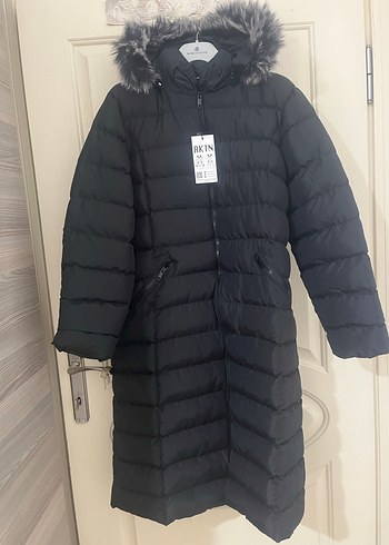 Kürk Detaylı Siyah Kadın Uzun Kışlık Mont - Görsel 3