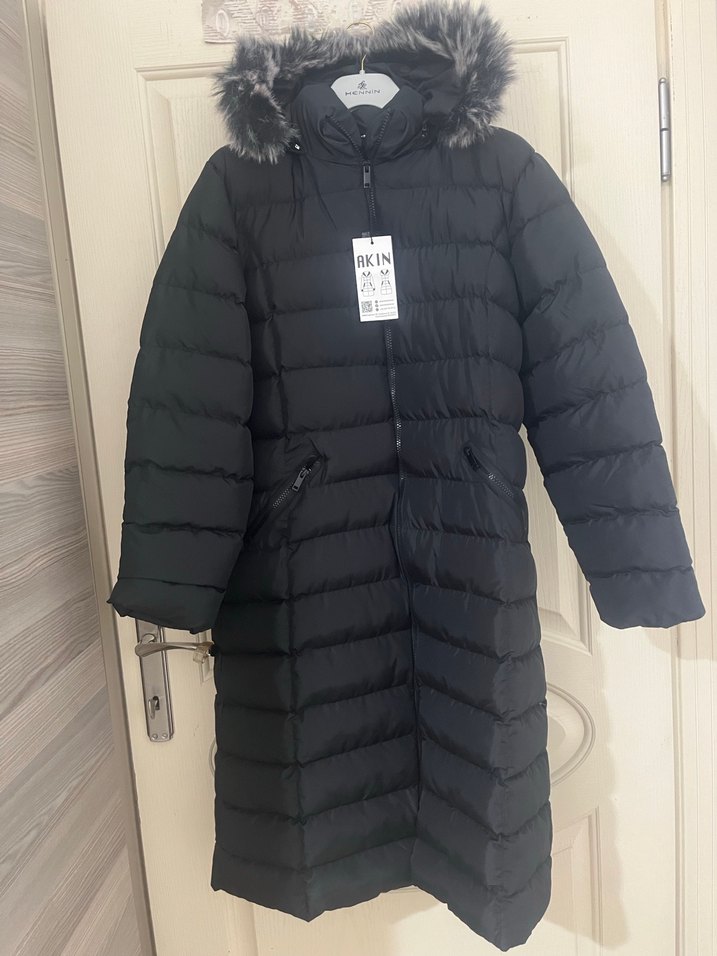 Kürk Detaylı Siyah Kadın Uzun Kışlık Mont - Görsel 3