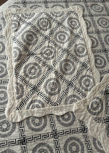 Nakışlı Beyaz  Yatak Örtüsü 200X220 - Görsel 4