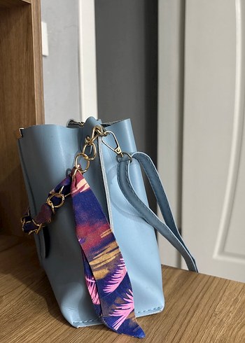 Zincir Detaylı Mavi Kadın Çanta - Görsel 3