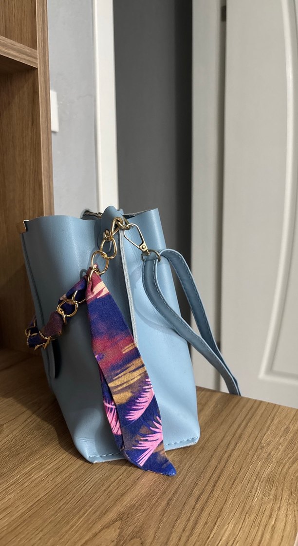 Zincir Detaylı Mavi Kadın Çanta - Görsel 3