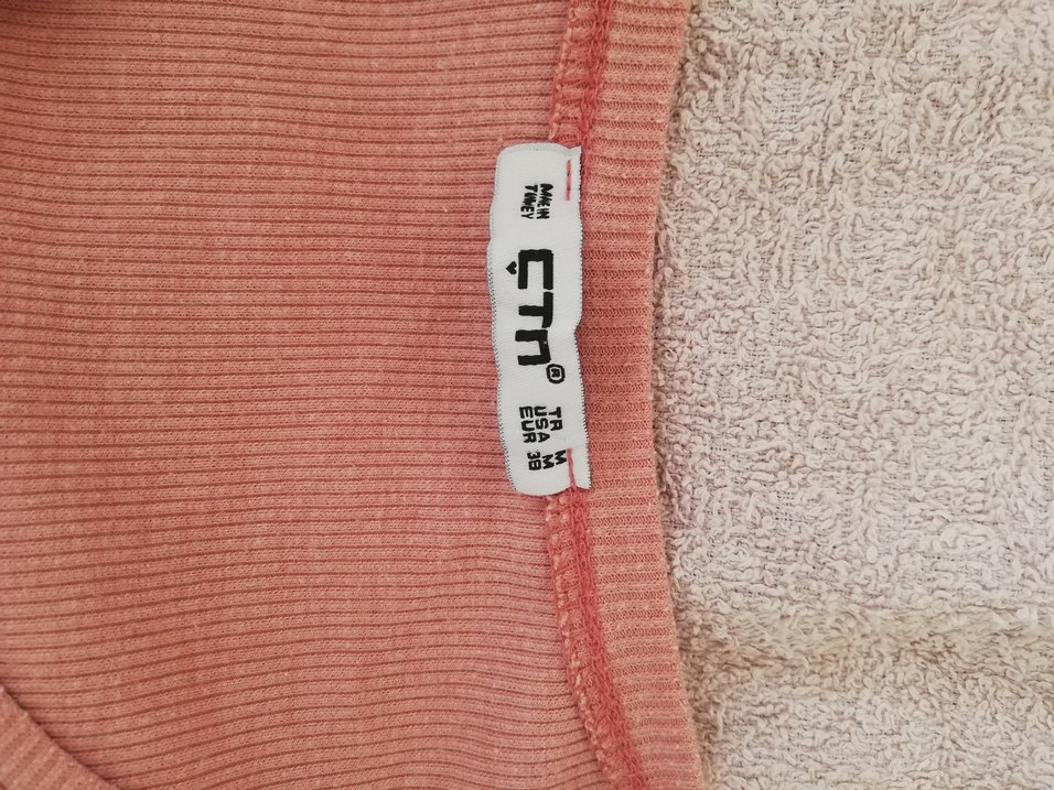 V Yaka Kısa Kollu Krem tişört - Görsel 3