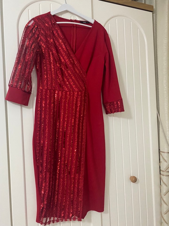 Kırmızı V Yaka İşlemeli Midi Abiye Elbise - Görsel 3