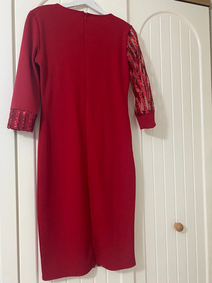 Kırmızı V Yaka İşlemeli Midi Abiye Elbise - Görsel 4