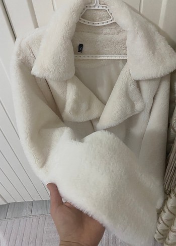 Beyaz Uzun Kollu Suni Kürk Mont - Görsel 3