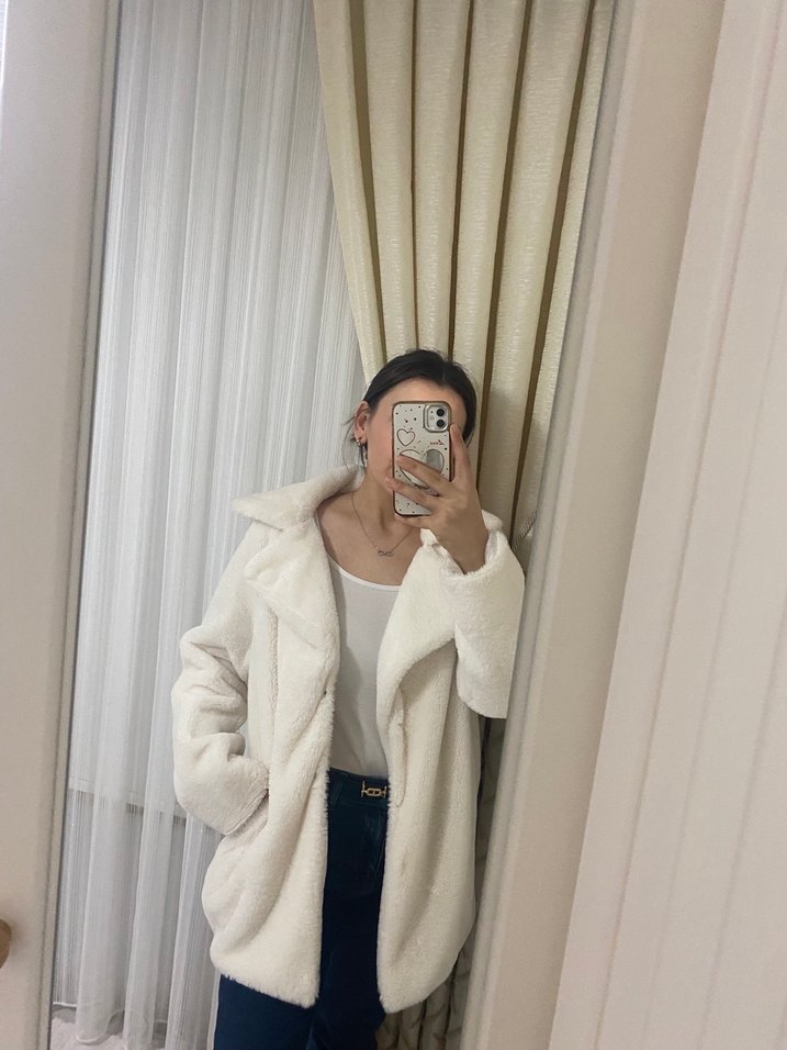 Beyaz Uzun Kollu Suni Kürk Mont - Görsel 4