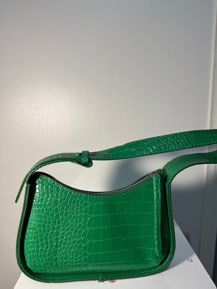 Parlak Yeşil Yılan Derisi Desenli Çanta - Görsel 3