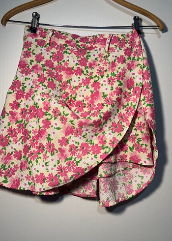 Çiçek Desenli Pileli Şortlu Mini Etek - Görsel 2