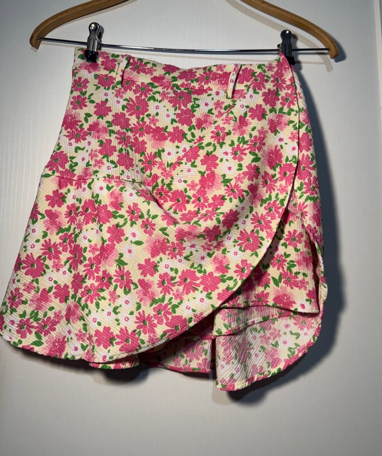 Çiçek Desenli Pileli Şortlu Mini Etek - Görsel 2