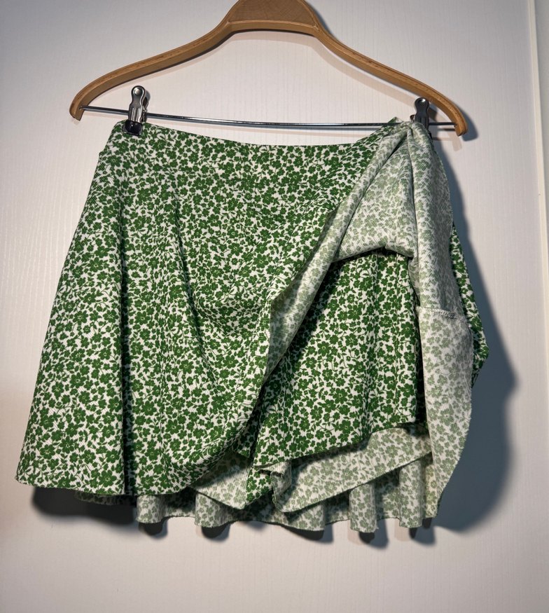 Çiçek Desenli Pileli Şortlu Mini Etek - Görsel 4