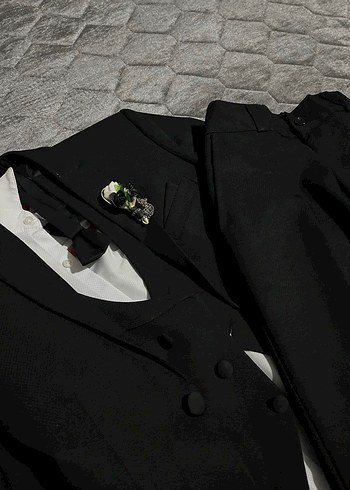 Siyah Düğmeli Çocuk Takım Elbise - Görsel 2