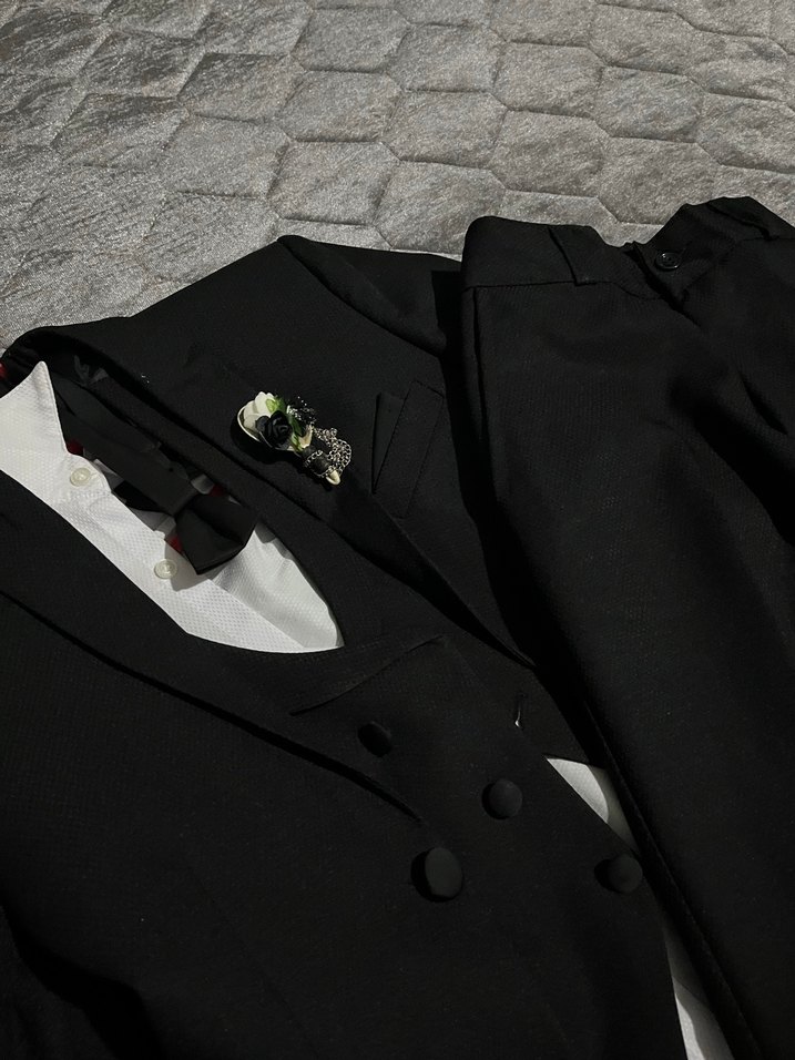 Siyah Düğmeli Çocuk Takım Elbise - Görsel 2