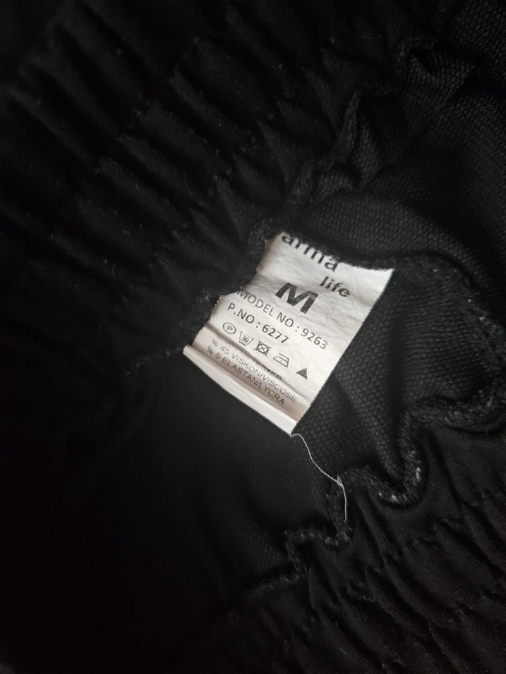 Kadın Siyah Pilili Midi Kumaş Pantolon - Görsel 4