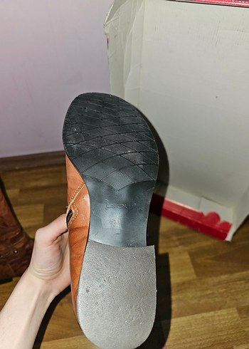 Kahverengi Deri Dizüstü Tokalı Topuklu Çizme - Görsel 8