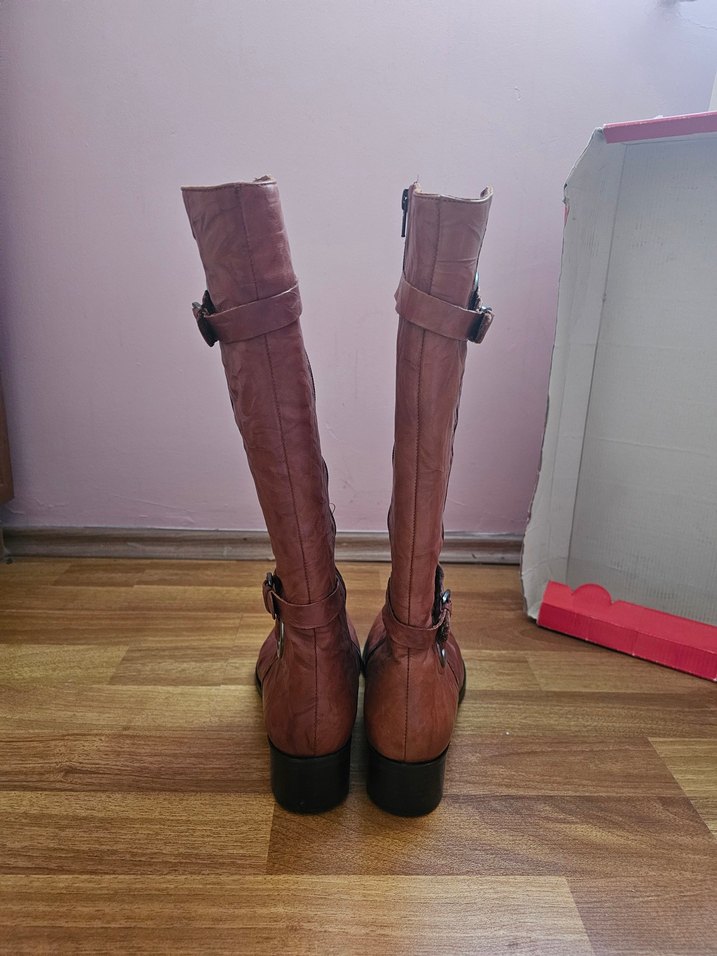 Kahverengi Deri Dizüstü Tokalı Topuklu Çizme - Görsel 5