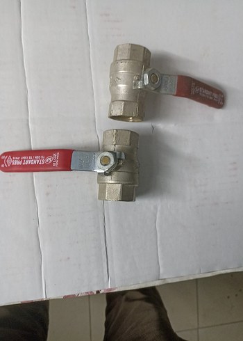 Kırmızı Saplı Gri Küresel Vana - Görsel 3