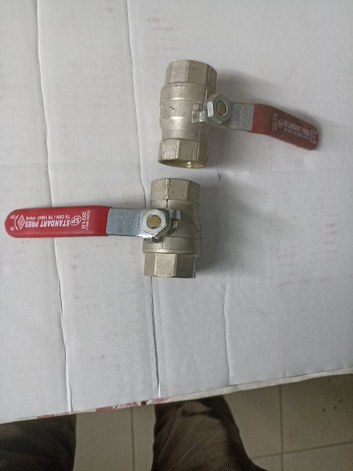 Kırmızı Saplı Gri Küresel Vana - Görsel 3