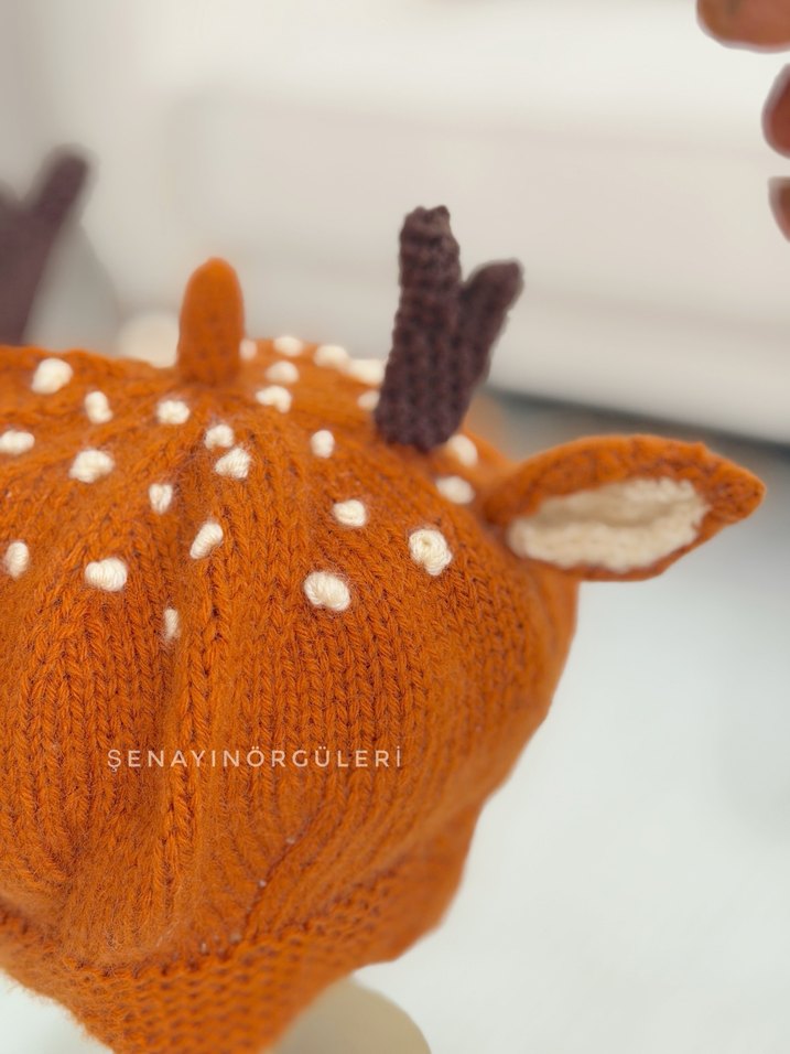 Örgü geyik görünümlü şapka - Görsel 3