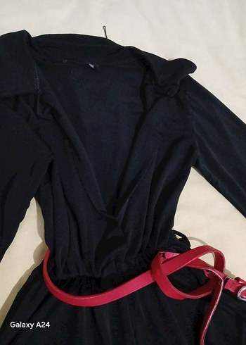 dekolteli ince kumaştan mini elbise - Görsel 3