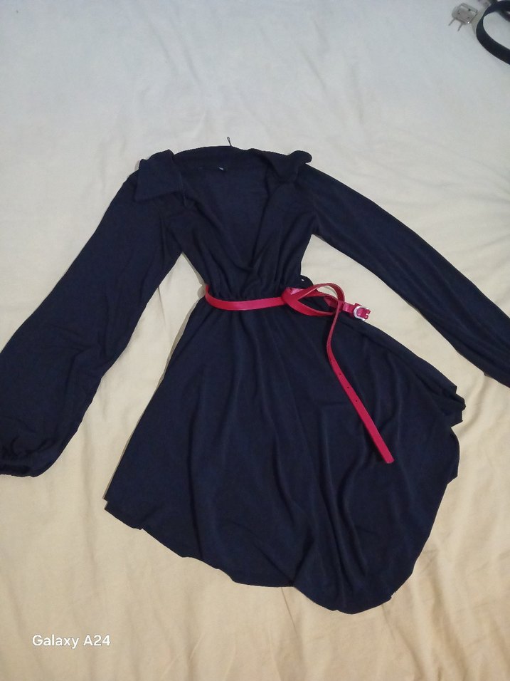 dekolteli ince kumaştan mini elbise - Görsel 2