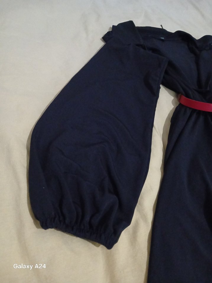 dekolteli ince kumaştan mini elbise - Görsel 4