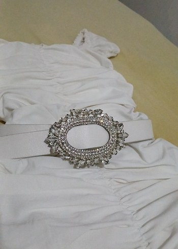 Beyaz Midi Büzgülü Kemerli Kadın Elbise - Görsel 3