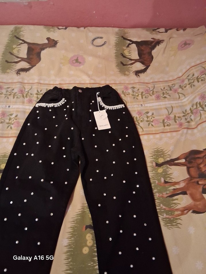 Boncuk İşlemeli Siyah Rahat Kesim Kadın Kot - Görsel 2