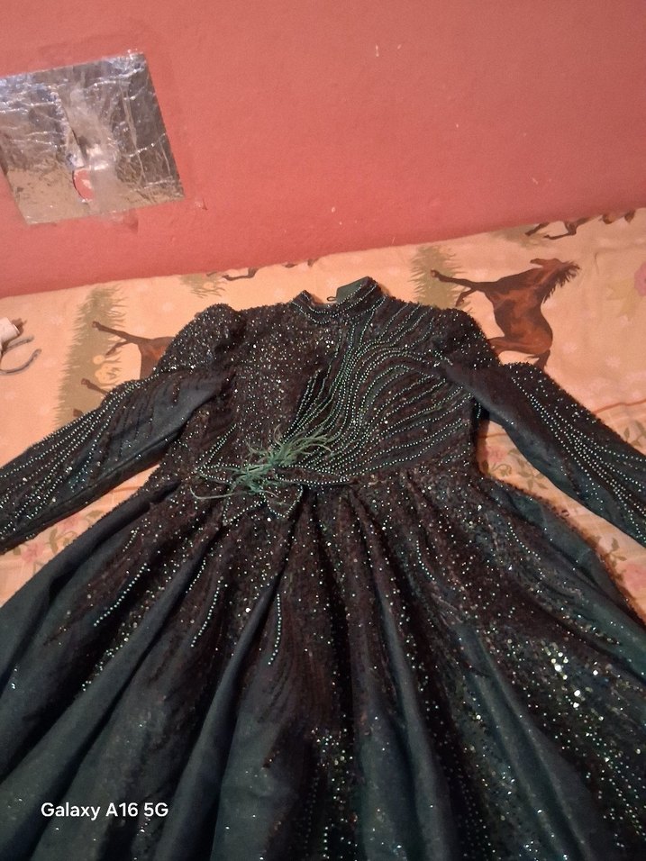 Uzun Kollu Siyah Nakışlı Kadın Abiye Elbise - Görsel 2